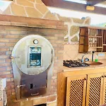 Amani Con Jacuzzi Climatizado Y Piscina * Buzanada